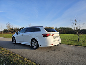 Toyota avensis 2017 (1 foto / 9)