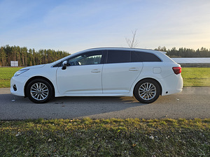 Toyota avensis 2017 (5 foto / 9)
