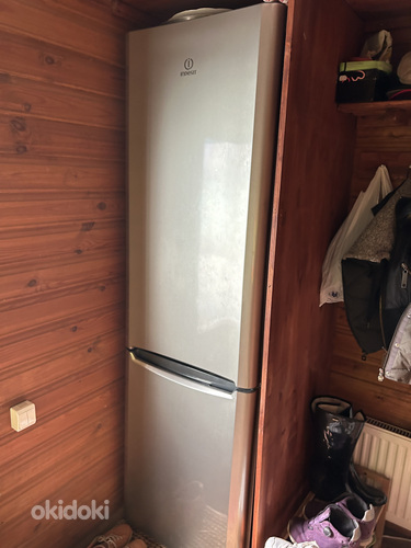 Холодильник Indesit (фото #1)