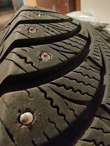 Naastrehv (peaaegu uus) SAVA ESKIMO STUD 185/60 R15 (3 foto / 5)