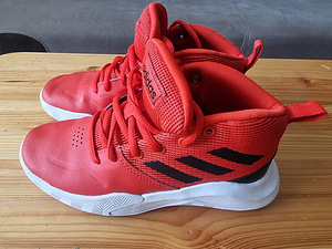 Баскетбольные кроссовки Adidas s33