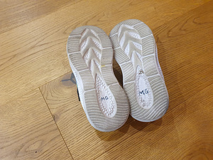 Skechers laste tossud Vilkuvad - suurus 28 (6 foto / 7)