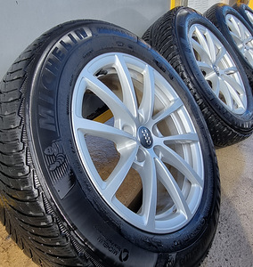 Audi A4 5×112 R17 оригинальные литые диски с хорошими шина (6 фото из 9)