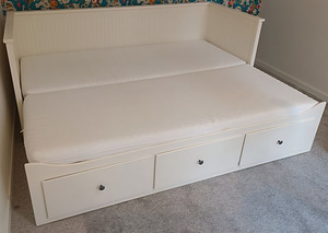 Кровать Ikea Hemnes с 2 матрасами (4 фото из 4)