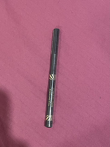 Подводка MAX FACTOR Masterpiece High Precision Liquid (2 фото из 2)