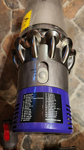 Беспроводной пылесос Dyson V10 Absolute (7 фото из 10)