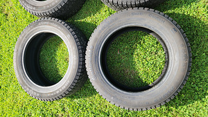 Шины Continental ContiIceContact 225/60R18 (3 фото из 4)