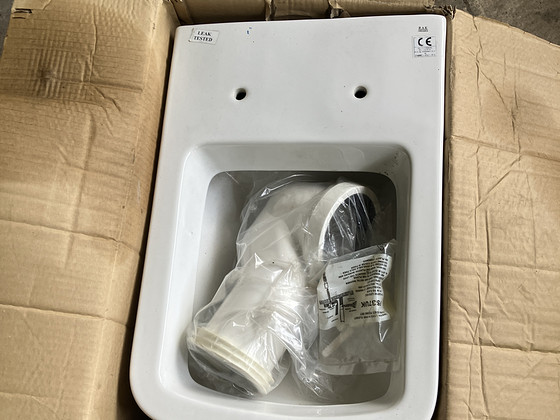 Wc pott, loputuskast ja prilllaud