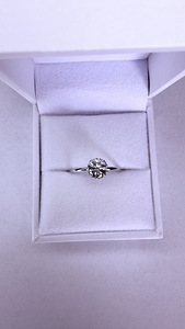 Uus valge kulla 14K (585) sõrmus, 1,5g, 0,90ct (1 foto / 5)