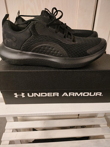Кроссовки 40-41 новые (2 фото из 5)