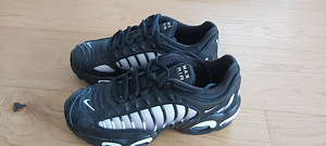 Uued tossud r.35,5 NIKE (2 foto / 3)