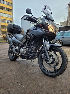 Suzuki V Strom 2009 40 000 (1 foto / 10)