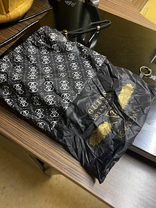Guess sulejope,suurus S-M (4 foto / 5)