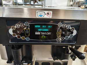 Jäätisemasin (PEHMEJÄÄTIS+JÄÄTISEKOKTEIL) Taylor C606-58 (9 foto / 10)
