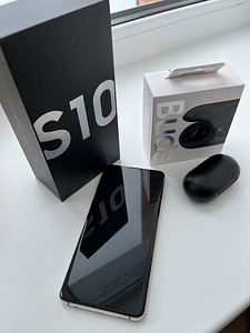 Telefon Samsung Galaxy S10 8/128 GB + Buds + 64 GB (1 foto / 7)