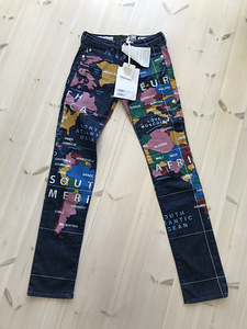 Uued Love Moschino teksad (1 foto / 2)