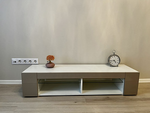 TV alus valge/hall (1 foto / 1)