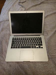 Macbook AIR (5 foto / 5)