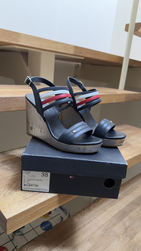 Tommy Hilfiger kingad, suurus 38