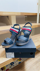 Летняя обувь Tommy Hilfiger, размер 38 (2 фото из 4)