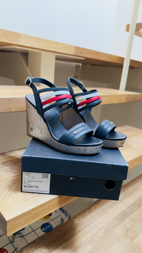 Tommy Hilfiger kingad, suurus 38