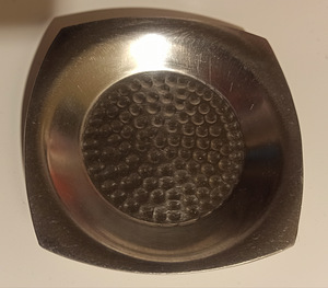 Nõukogudeaegne metallist tuhatoos (1 foto / 2)