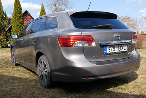 Toyota Avensis 2,0 diesel 91kW - 2014 (7 foto / 13)