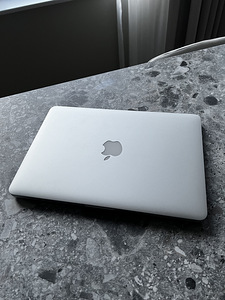 Macbook Pro 256GB (Early 2015) (2 foto / 3)