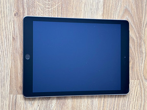 iPad (5-е поколение) 32 ГБ Wi-Fi + сотовая связь (3 фото из 4)
