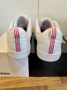 Adidas vabaajajalatsid s. 31 (4 foto / 6)
