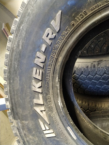 Falken-RV 295/75/15 (4 foto / 4)