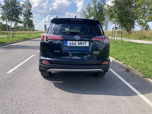 Toyota Rav4 hybrid 2017 (2 foto / 8)