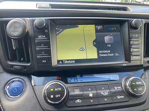Toyota Rav4 hybrid 2017 (7 foto / 8)