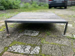 Metallist raamil puidust tasapinnaga alus (2 foto / 3)