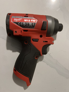 Akulöökkruvikeeraja Milwaukee M12 FID (2 foto / 2)