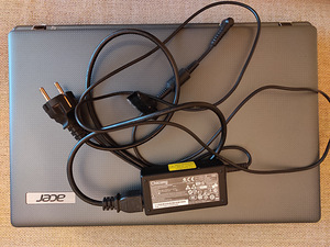 Ноутбук Acer (9 фото из 10)