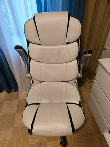 Компьютерный стул (2 фото из 3)