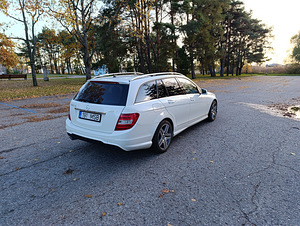 Mercedes-Benz C250 4-matic AMG-pakett (4 foto / 8)