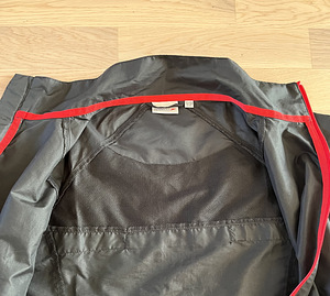 Speedo õhuke jope 152-164 suurusele (4 foto / 4)