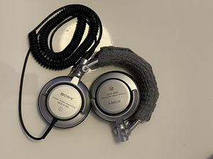 Sony MDR-V700 (1 фото из 4)