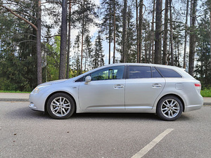 Toyota Avensis 2.2 D-cat (3 foto / 12)