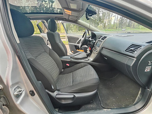 Toyota Avensis 2.2 D-cat (10 foto / 12)