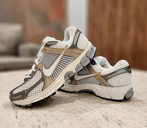Nike Zoom Vomero 5 Platinum Tint Metallic Gold Men's New (9 foto / 9)