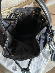Moncler Uus kott,originaal (5 foto / 6)