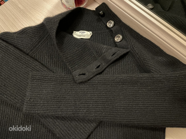 Fendi свитер,размер XS/S,оригинал (фото #3)