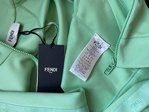 Fendi uus sweatshirts,suurus S,originaal (2 foto / 5)