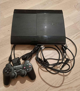 PS3 superslim 465GB (1 foto / 3)