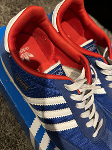 Кроссовки Adidas 39 (2 фото из 3)