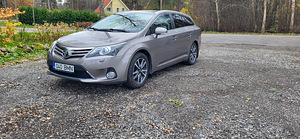 Toyota Avensis 2014, автомат. (2 фото из 9)