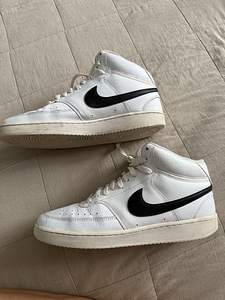 Nike кроссовки (1 фото из 6)
